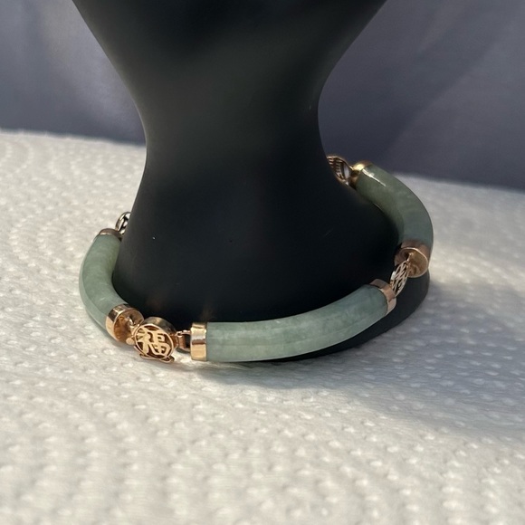 14k Solid Gold and Green Jade Bracelet - Picture 7 of 15